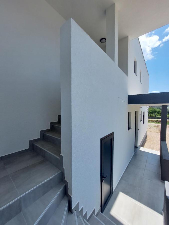 Danin Apartmani بار المظهر الخارجي الصورة