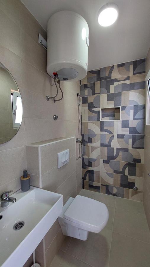 Danin Apartmani بار المظهر الخارجي الصورة