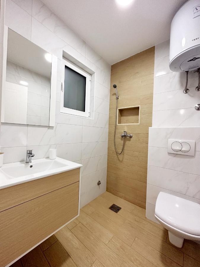 Danin Apartmani بار المظهر الخارجي الصورة