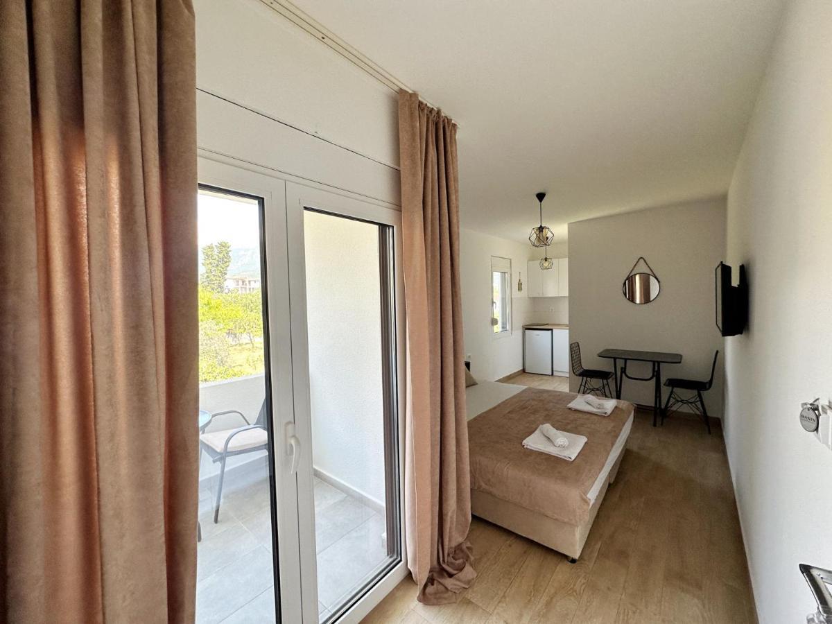 Danin Apartmani بار المظهر الخارجي الصورة
