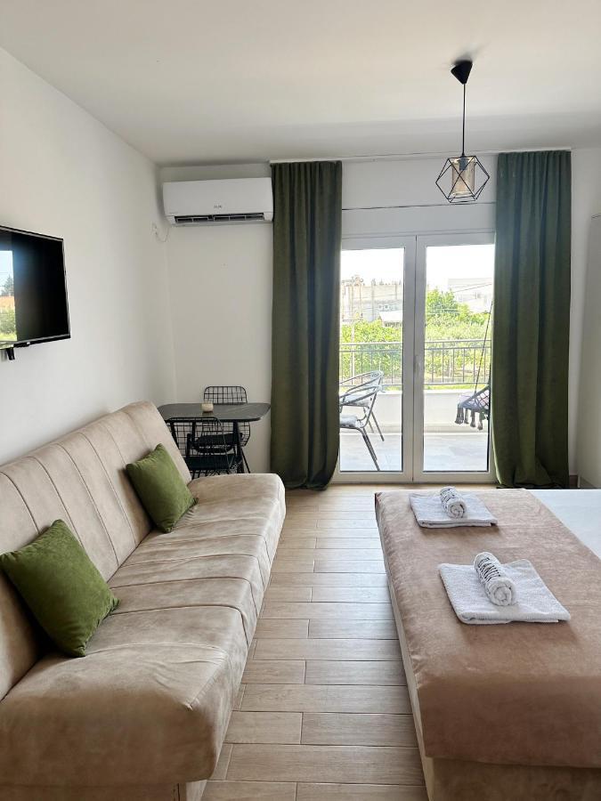 Danin Apartmani بار المظهر الخارجي الصورة