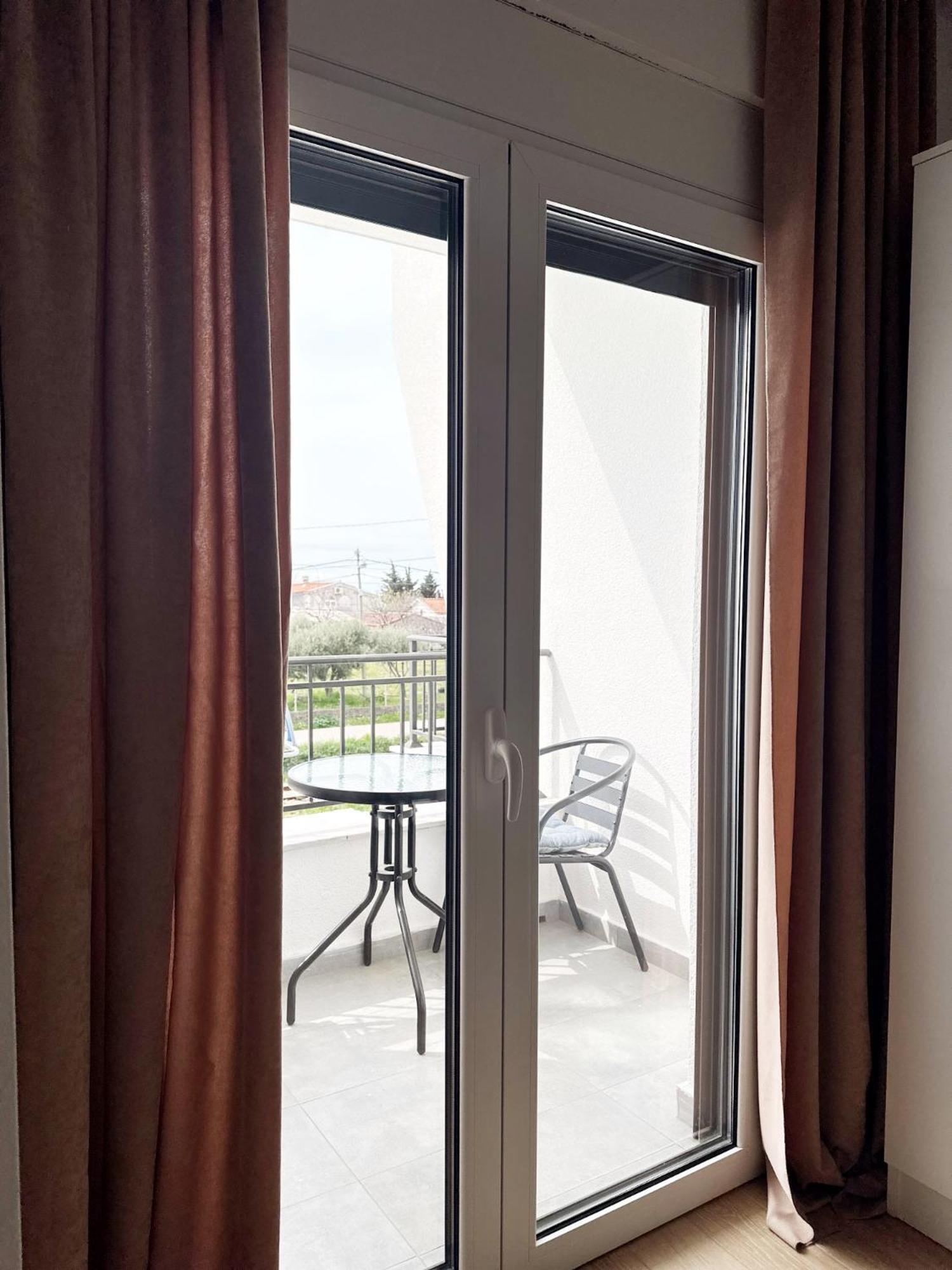 Danin Apartmani بار المظهر الخارجي الصورة