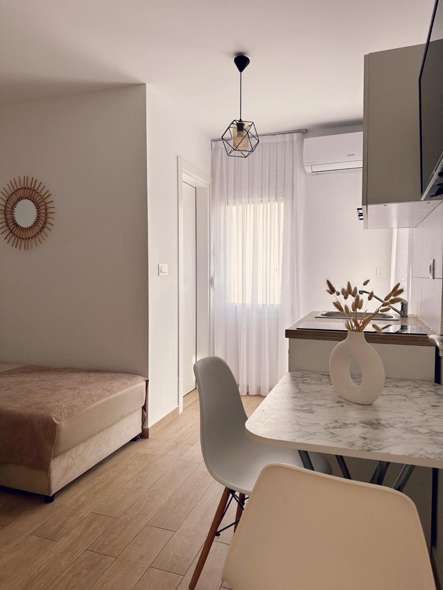 Danin Apartmani بار المظهر الخارجي الصورة